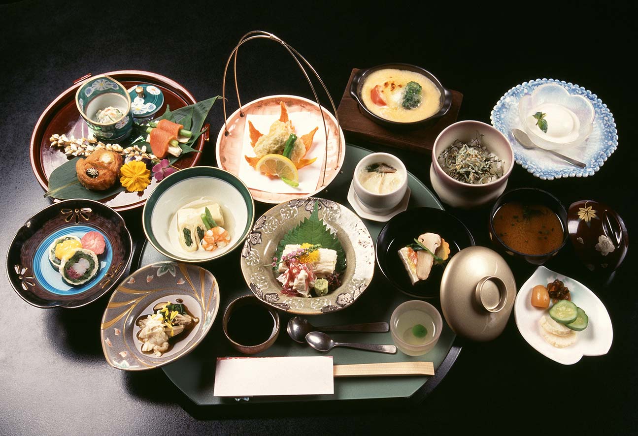 Exploring the Gastronomic Wonders of Kyoto: A Guide to Savory Delights and Top Dining Establishments