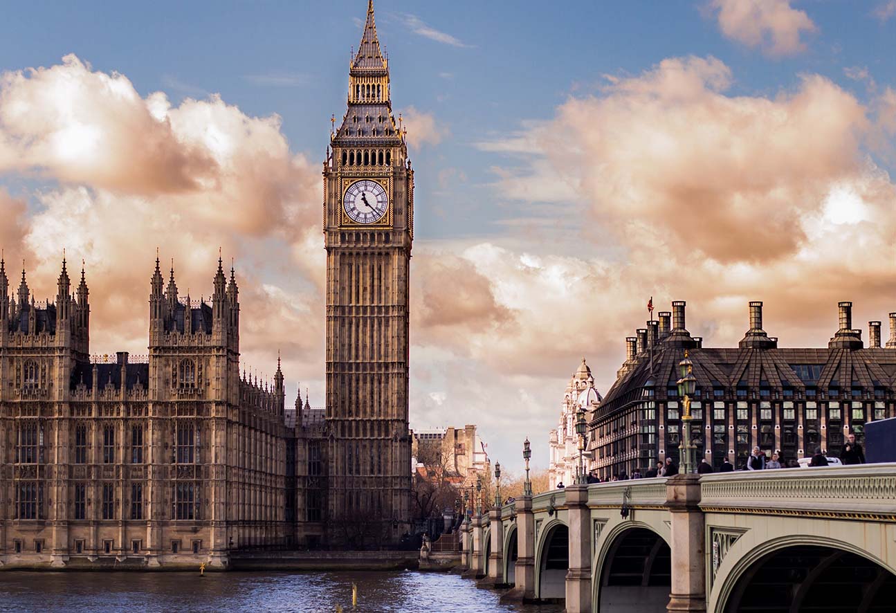 Unlocking the Skies: Insider Tips for Seamless Flights to London